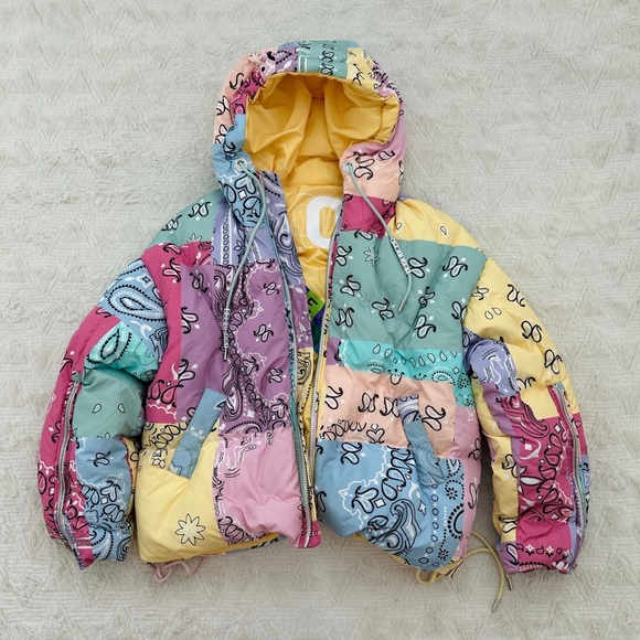 KHRISJOY x The Webster iconic Bandana print pastel puffer coat in pale rainbow - Picture 3 of 9